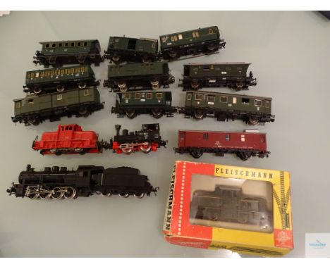 HO GAUGE - GROUP OF EUROPEAN OUTLINE MAINLY UNBOXED LOCOS,CARRIAGES AND WAGONS mostly by FLEISCHMANN as lotted - F/G in P box