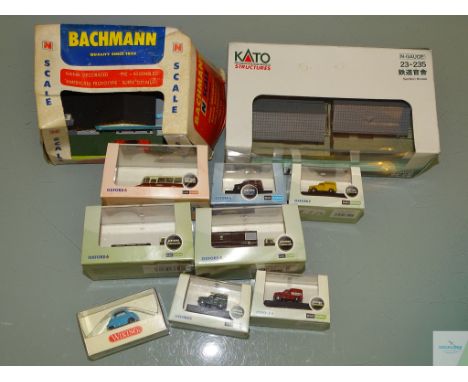 N GAUGE - GROUP OF ACCESSORIES - to include buildings by KATO and BACHMANN and vehicles by OXFORD and WIKING - VG/E in P/VG b