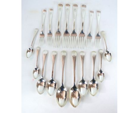 An Edward VII and later hallmarked silver flatware service
To include two serving spoons, four dessert spoons, four teaspoons