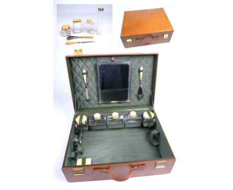 A fine quality 1920/30s tan leather ladies travelling case
Of typical rectangular form with applied loop handle and gilt clas