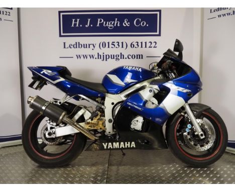 Yamaha R6 motorcycle. 2000. 599cc. Runs and rides. MOT until 26/09/2025. Just had carburettor rebuilt and new extras fitted t