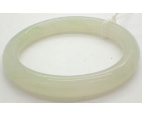 Green jade bangle D: 8 cm