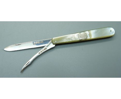 A silver and mother of pearl fruit knife and pipper combination, Sheffield 1897, Villiers &amp; Jackson 