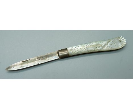 A silver and mother of pearl fruit knife, Sheffield 1901, John Yeomans Cowlishaw 
