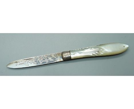 A Victorian silver and mother of pearl fruit knife, Sheffield 1886, Edmund Bell 