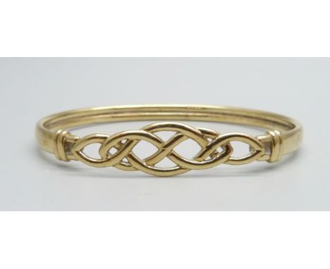 A 9ct gold bangle, 7.5g 