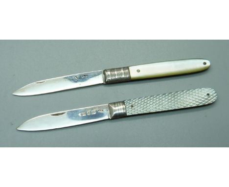Two silver and mother of pearl fruit knives including one George IV, Sheffield 1825 