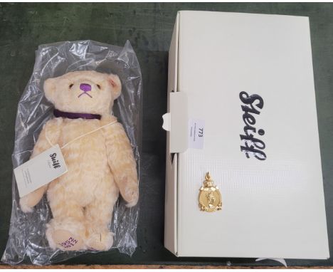 A Steiff Queen Elizabeth II Diamond Jubilee limited edition Teddy bear with 24ct gold plated coin, complete, boxed 