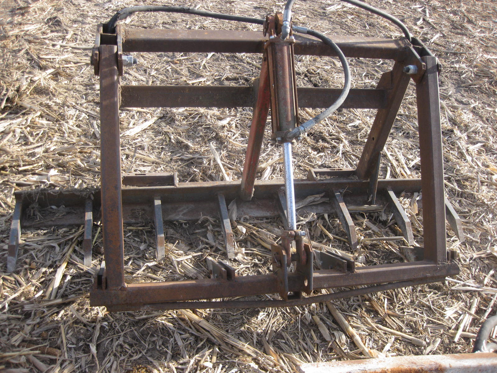 homemade bale grapple for skid steer