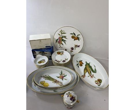A quantity of Royal Worcester Evesham pattern table ware including cake plate (28cm), six small plates, four casserole dishes