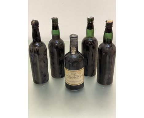 A bottle of Porto Quinta das Carvalhas vintage port 1970 and four various bottles of sealed port, no labels (5)