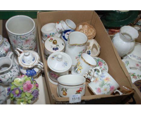 A quantity of vintage ceramic items including napkin rings, preserve pots etc.