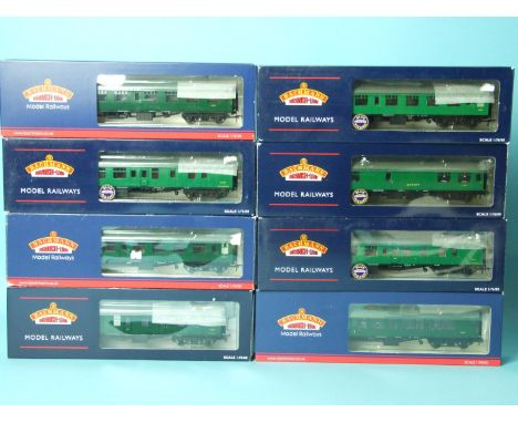 Bachmann, eight boxed BR Mk1 coaches, (green), (8).