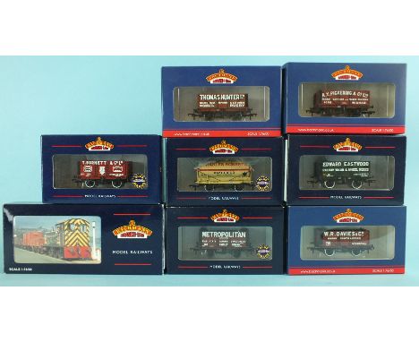 Bachmann 31-341 BR 04 Diesel Shunter and seven wagons, all boxed, (8).
