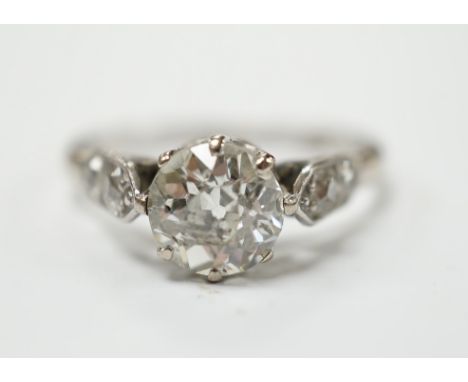 An 18ct, plat. and single stone diamond set ring, with four stone diamond set shoulders, size R/S, gross weight 3.4 grams. Fa