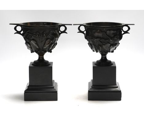 After the Antique, a pair of late 19th century bronze skyphos vessels on polished slate bases, 22cm