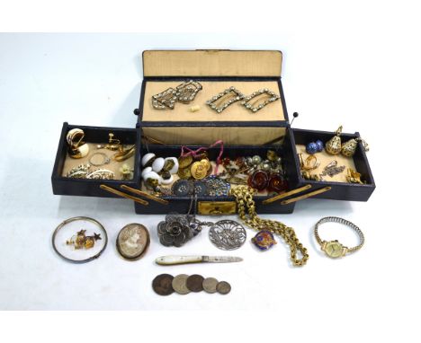 Jewellery box containing quantity of vintage jewellery and buttons including necklaces, earrings, brooches, enamel bangle, ca