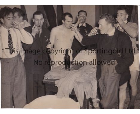 ARSENAL A collection of 23 Arsenal Press Photos 1938 to 1970/71. Comes with two black &amp; white team photos from the 1950's