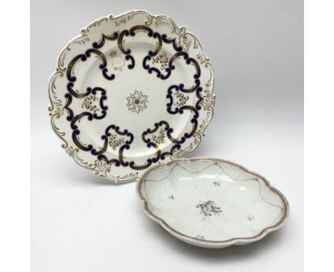 Mid-19th century Chamberlains Worcester plate decorated in blue and gilt incorporating the crest of the 26th Regiment, impres