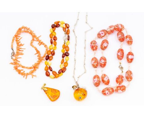 A collection of jewellery to include a mixed amber bead necklace comprising small oval beads of alternate brown, orange and e