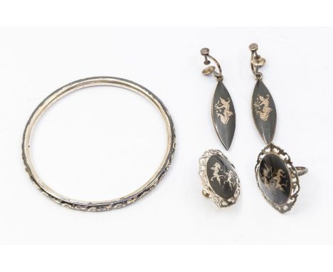 A collection of Siam silver jewellery to include a ring (modified) a single earring and a pair of drop earrings, together wit