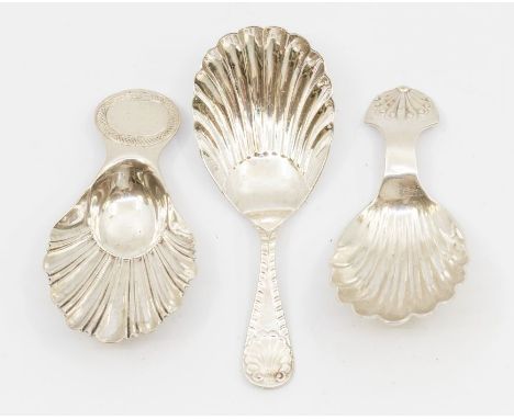 Three various late 19th/early 20th Century silver shell shaped caddy spoons comprising: 1. one with feather edge and rocaille