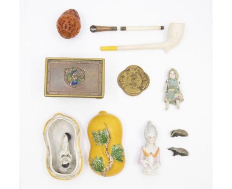 An Arts &amp; Crafts enamel, cooper and brass small box, with applied foliate enamel decorative motif to lid, (a/f hinge brok