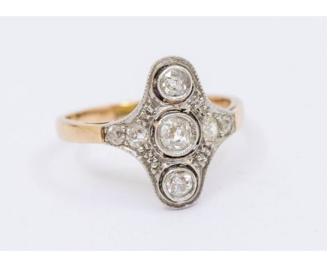 An Edwardian diamond and gold ring, comprising a lozenge shaped setting with three graduated old gut diamonds set in a row, d