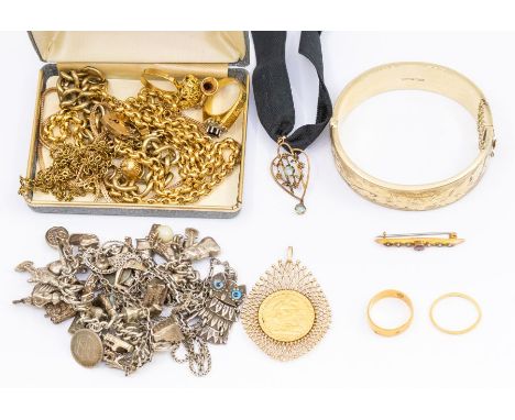 A collection of jewellery including an Elizabeth II sovereign dated 1965 wthin a 9ct gold fancy mount, weight approx 14.6gms 