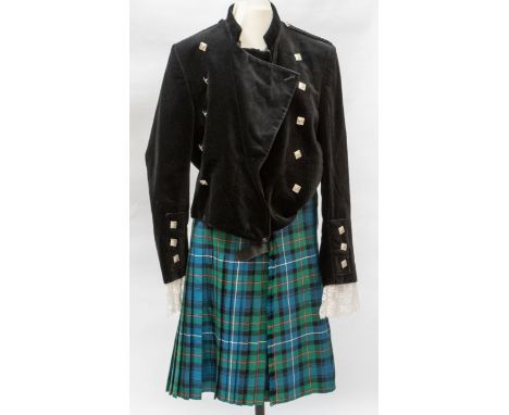 Full 20th century Highland Dress with dagger including shoes with silver buckle hallmarked in 1850, jabot, sporran, dirk, kil