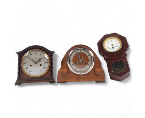 A group of 3 x 1930s style wooden mantel and wall-hanging clocks, largest height 24cm (3) 