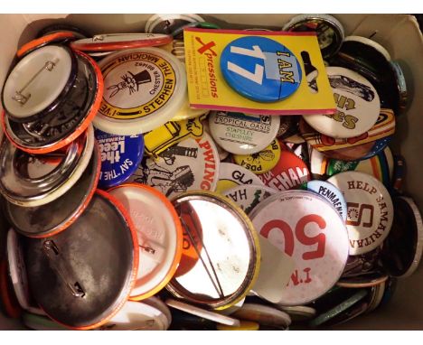Large quantity of novelty pin badges. P&amp;P Group 2 (£18+VAT for the first lot and £3+VAT for subsequent lots) 