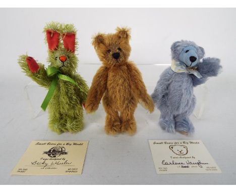 World Of Miniature Bears - 3 x jointed mohair animals, a Hare named Threadhare # 820 by Becky Wheeler which is approx 13 m ta