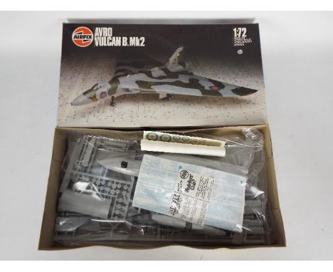 Airfix - A boxed Airfix #09002 1:72 scale Avro Vulcan B.Mk.2 plastic model kit. The kit appears to be in Excellent condition 