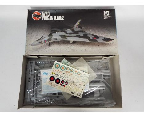 Airfix - A boxed Airfix #09002 1:72 scale Avro Vulcan B.Mk.2 plastic model kit. The kit appears to be in Excellent condition 