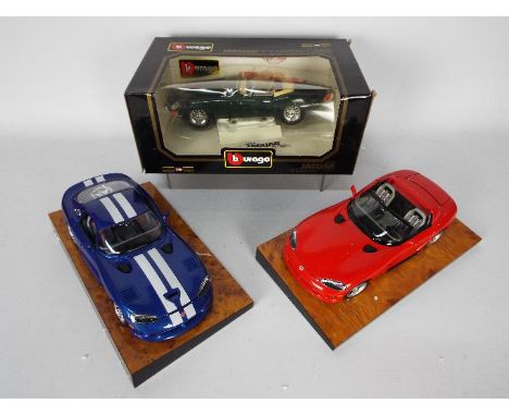 Three 1:18 scale Bburago / Burago model sports cars to include Jaguar E Cabriolet (1961), Dodge Viper RT10 and Dodge Viper GT