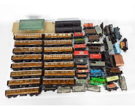 Hornby Dublo - Marklin - A collection of rolling stock and trackside accessories including 15 x tinplate LNER coaches, in exc