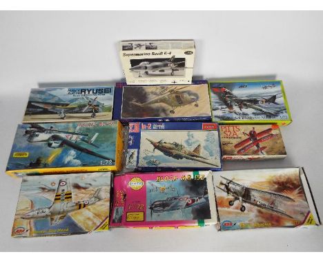 MPM, Testors, Glencoe Models; Intech, Others - A collection of 10 boxed vintage 1:72 scale mainly military aircraft plastic m