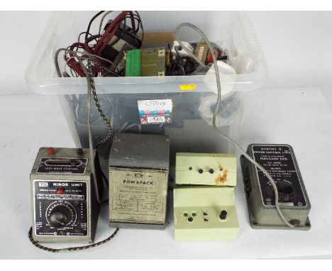 H&amp;M, Hornby, Other - A collection of vintage unboxed model railway controllers / transformers and similar. Lot includes H
