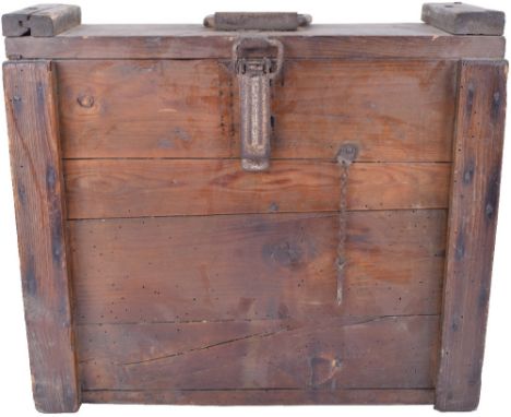 Wooden Shell Carrying Case, a good wood box measuring 46 x 35 x 15 cm with four pre cut internal containers for the carrying 