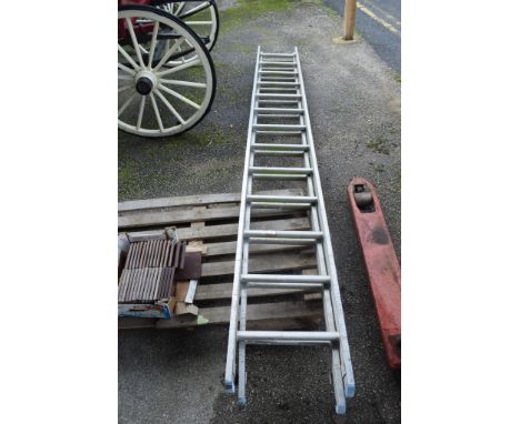 EXTENDING 26-RUNG ALUMINIUM LADDER