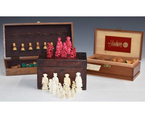 A weighted boxwood chess set with ivory chess pieces, in a wooden cigar box, height of king 9.8cm King&nbsp;and one other in 