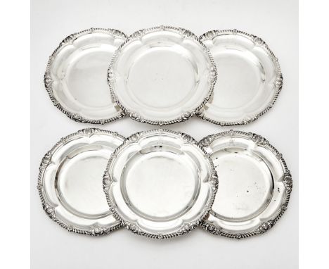 Francis Higgins, London, 1897/1901 Each shaped circular with shell and gadroon border, the rim engraved with a crest.  Diamet