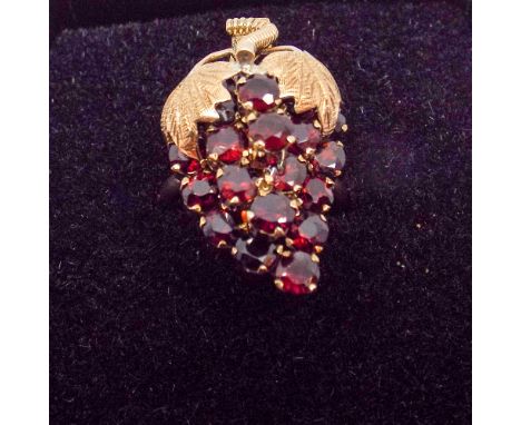 Garnet dress ring, the garnets set as a bunch of grapes in 14 k yellow gold, ring size K