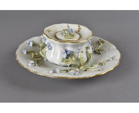 A Meissen floral encrusted inkwell, on stand, decorated with blue and white flowers AF, Meissen marks and impressed marks ben
