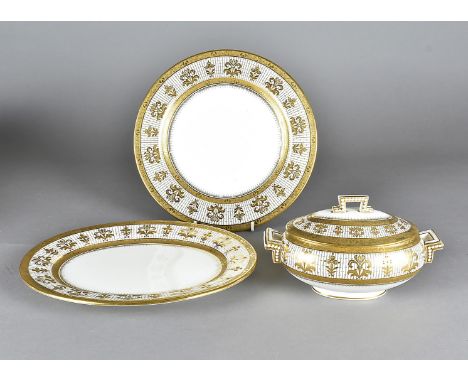 An Edwardian Cauldon limited part dinner service, comprising six gilt dinner plates, a pair of oval serving plates and an ova