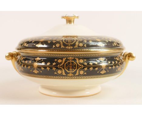 Wedgwood Astbury lidded tureen. Diameter 20cm. 