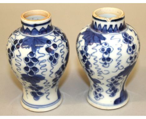 A SMALL PAIR OF CHINESE KANGXI PERIOD BLUE & WHITE PORCELAIN VASES, each painted with hanging vines, 3.5in high. 