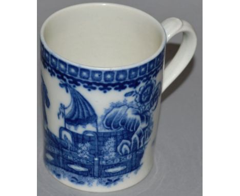 A SMALL 18TH CENTURY CAUGHLEY MUG with thumb-piece printed with the Fisherman pattern. 