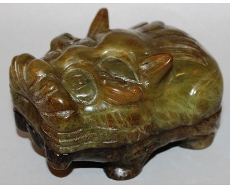 A JADE-LIKE ANIMAL BOX AND COVER. 3.5ins. 